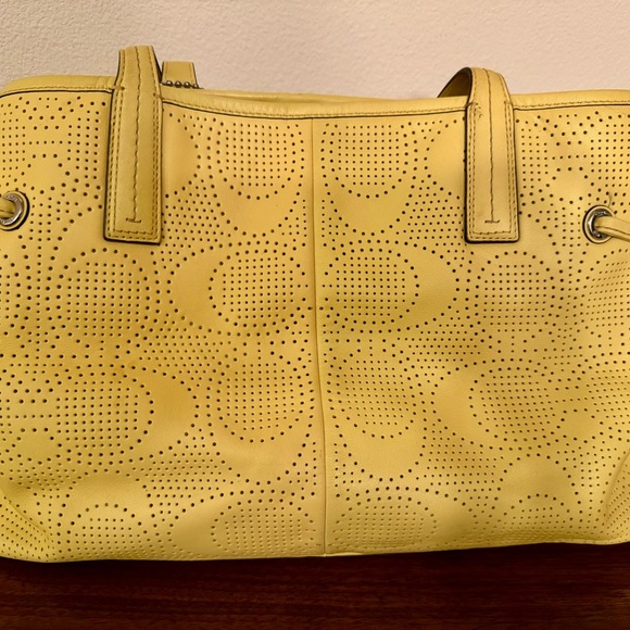 Vintage yellow signature C perforated leather design - Picture 3 of 8